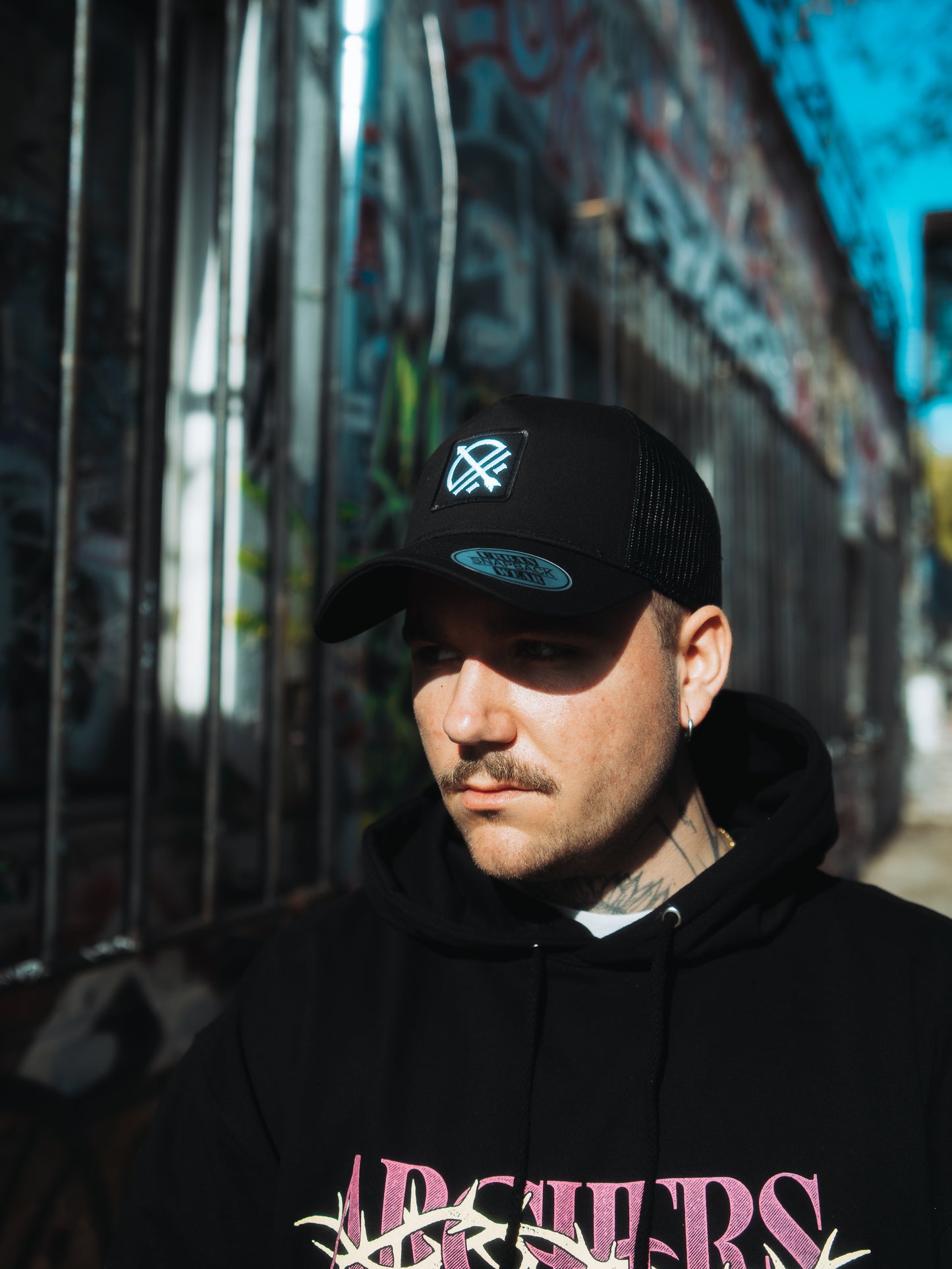 WOVEN PATCH SNAPBACK TRUCKER CAP