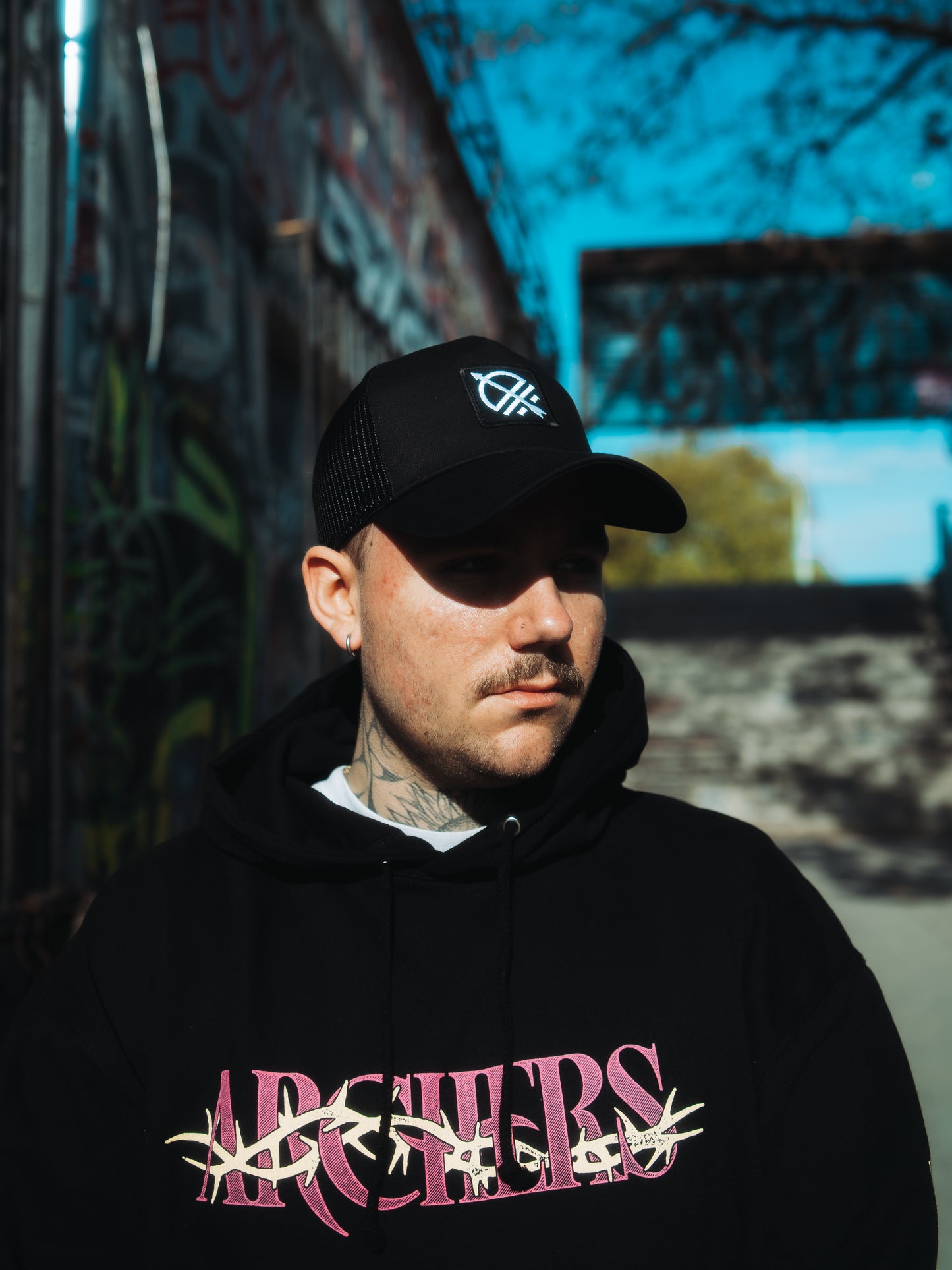 WOVEN PATCH SNAPBACK TRUCKER CAP